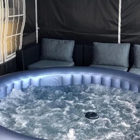 民宿 Zimmer Mit Whirlpool Und Garten *